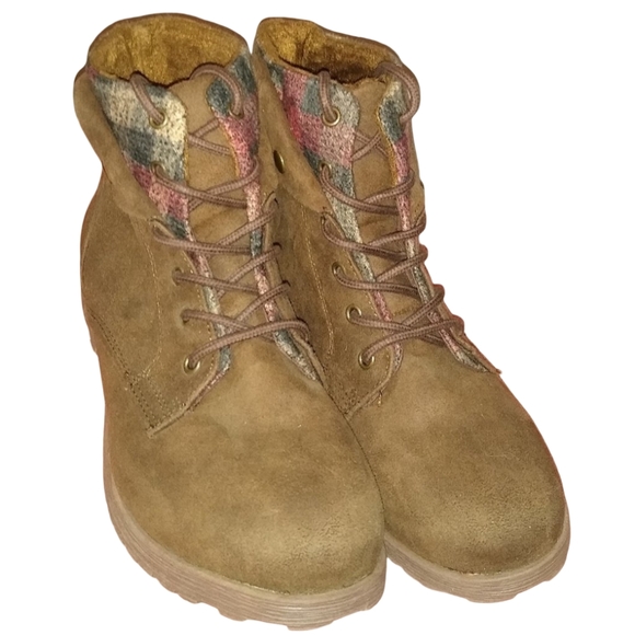 Rock & Candy Lace-Up Boots with Burgundy Plaid Like New Autumn Ankle Booties 9 - Picture 1 of 15